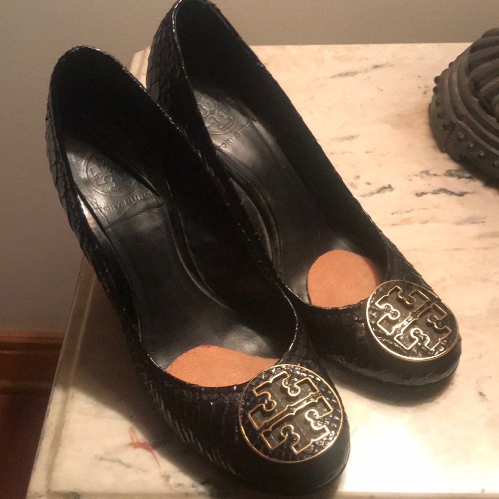 Leather toed logo
